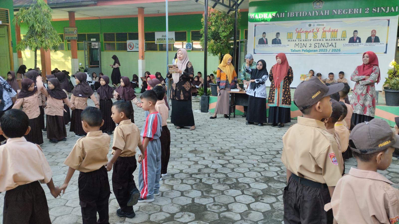 MIN 2 Sinjai Gelar Literasi Sabtu, Kepala Madrasah Membacakan Dongeng untuk Peserta Didik