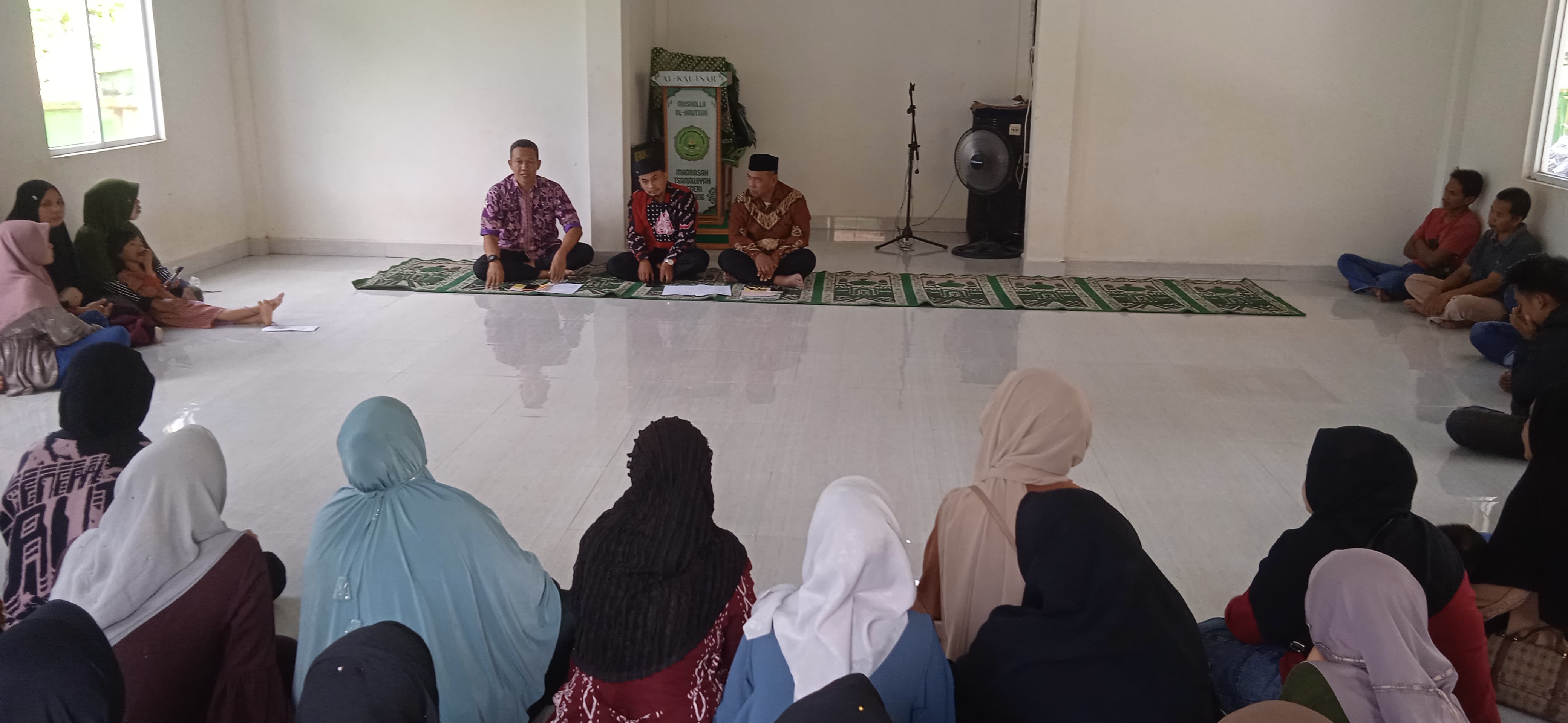 MTsN Pinrang Gelar Rapat Komite Bahas Program Pendidikan di Mushallah Al Kautsar