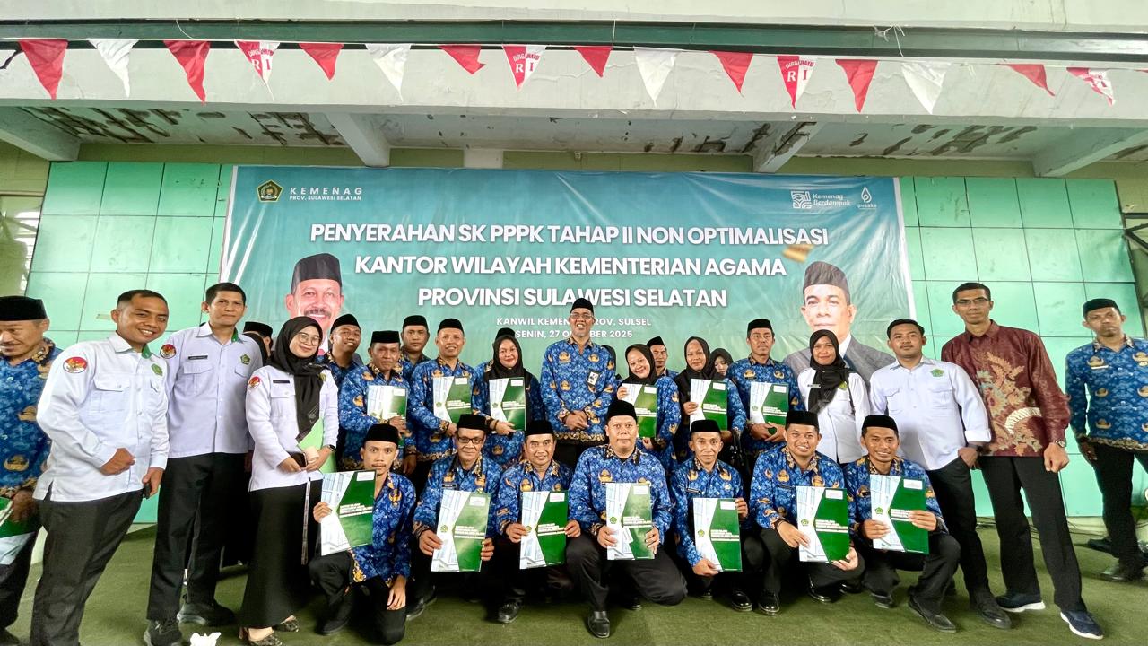 15 PPPK Baru Kemenag Bantaeng Terima SK pada Senin, 27 Oktober 2025 di Kanwil Kemenag Sulsel (Foto: Humas Kemenag Bantaeng)