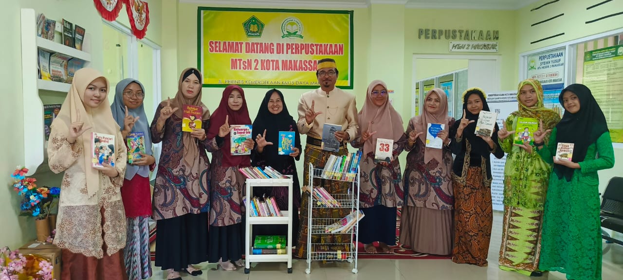 bersama di perpustakaan