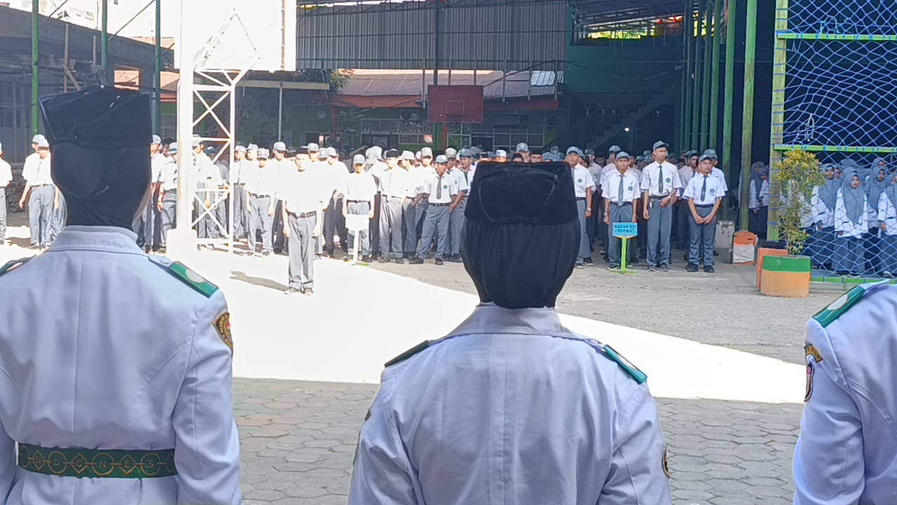 MAN 1 Kota Makassar Sukses Gelar Upacara Bendera dan Penutupan Rangkaian HUT RI ke-80