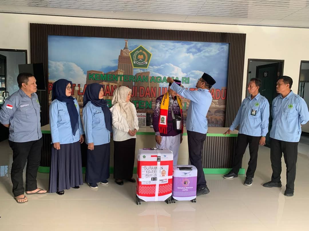 H. Faried Wajedi Lepas Secara resmi Jamaah Pengisi Kuota Asal Kab. Sinjai