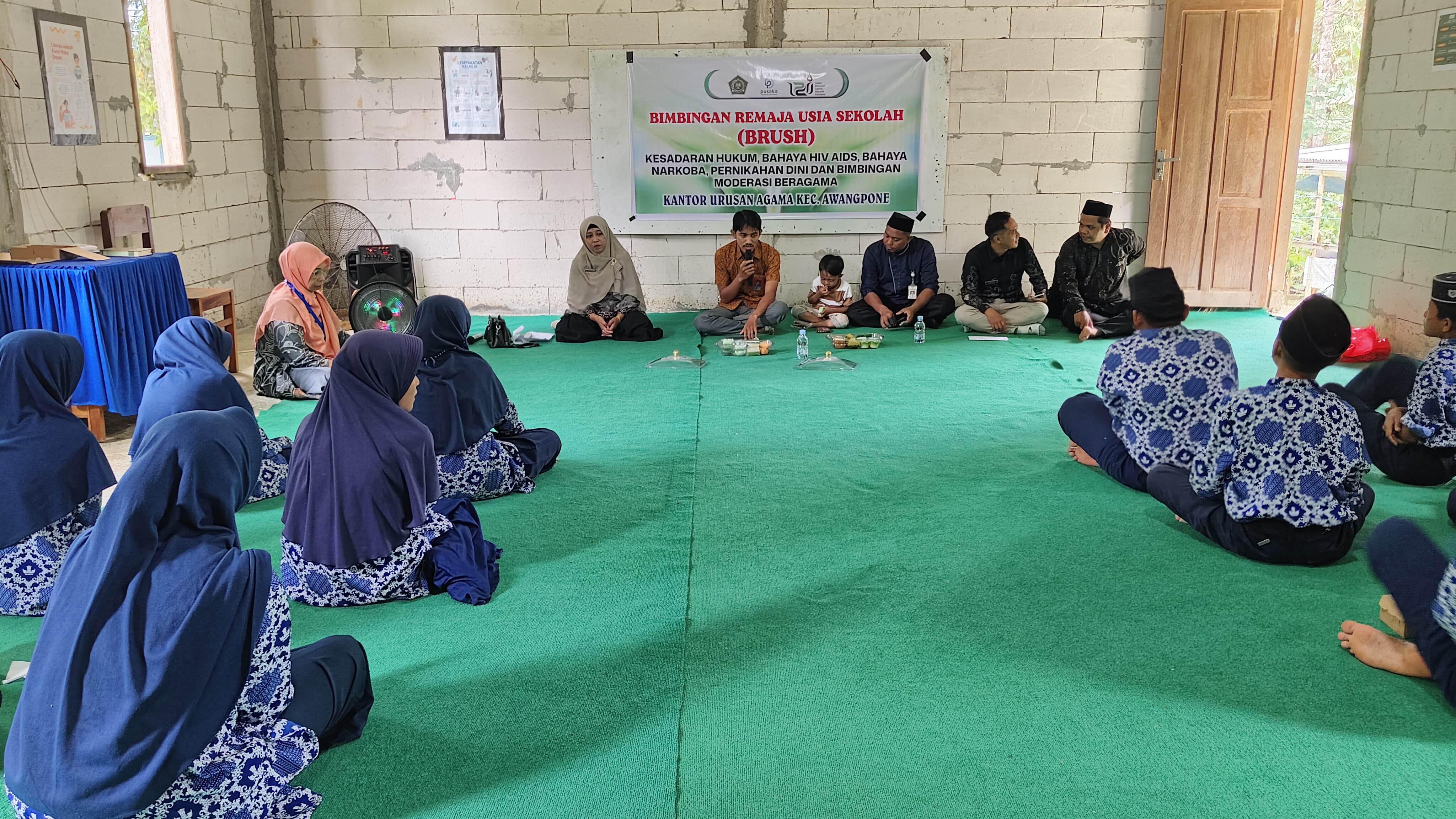 para siswa dan siswi antusias menerima materi terkait BRUS
