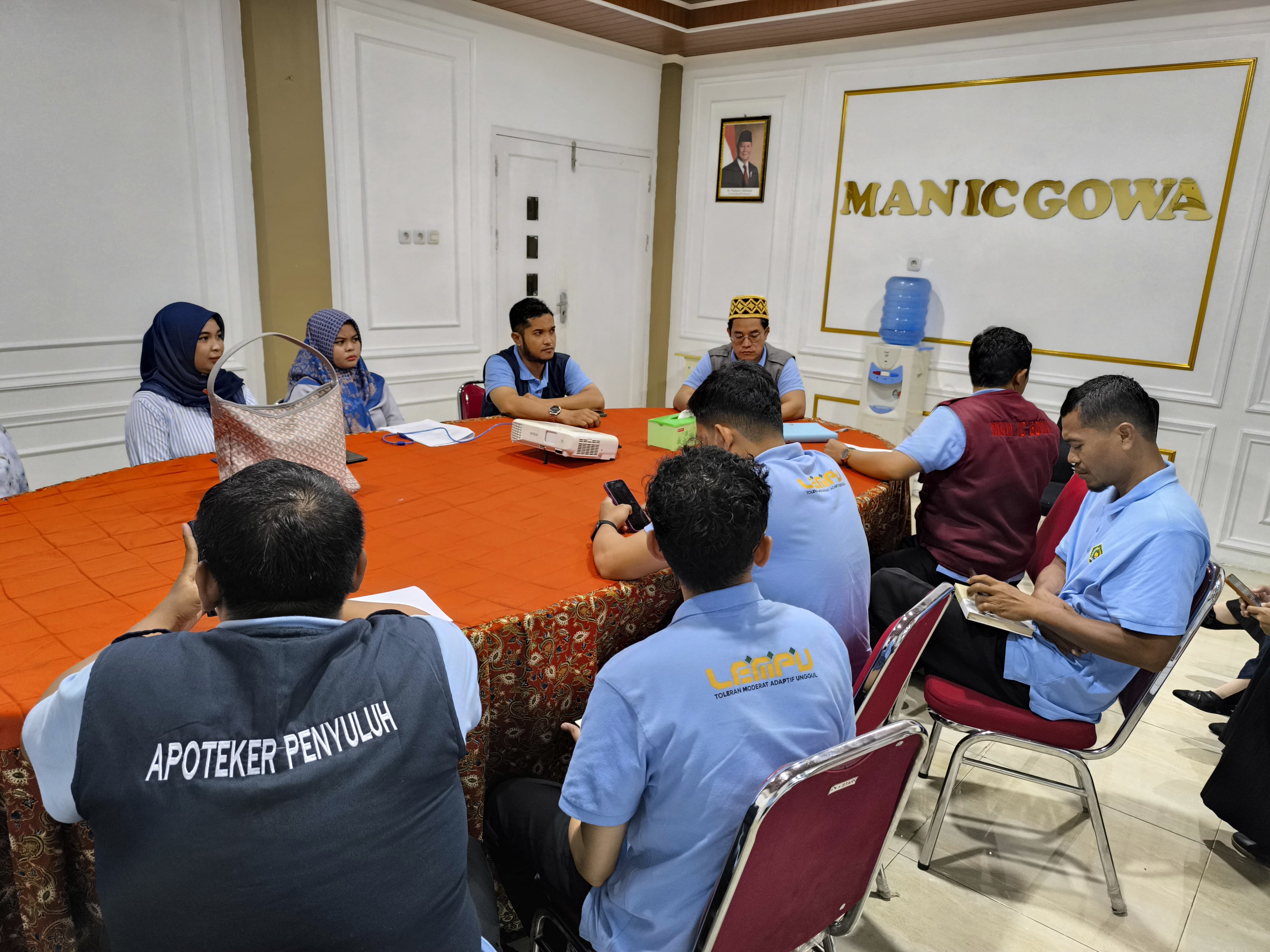 Suasana rapat guru