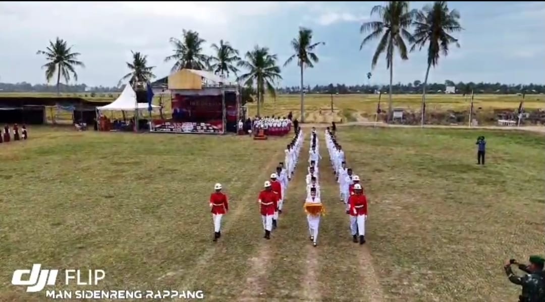Pasukan PASKIBRA Gabungan Sukses Kibarkan Sang Saka Merah Putih di Lapangan Abdul Kadir Ali Simpo