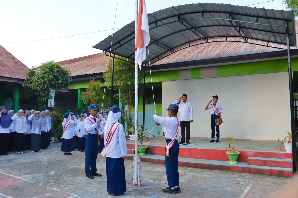 Upacara Bendera di MTsN 4 Sinjai