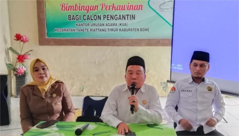 Kepala KUA Taritim memberikan sambutan pada kegiatan Bimwin
