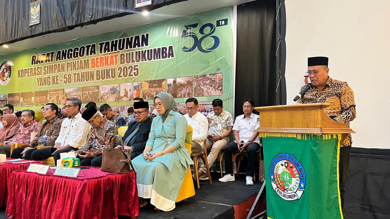 Suasana Kakan Kemenag Bulukumba saat membaca doa di RAT ke-58 KSP Berkat