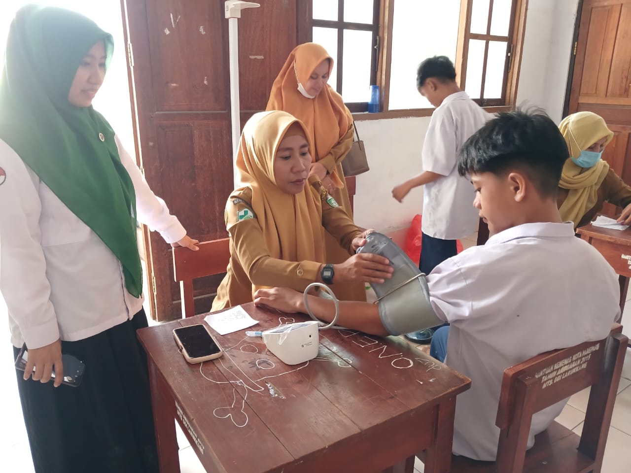 Siswa MTs DDI Labukkang Raya Antusias Mengikuti Pemeriksaan Kesehatan Gratis
