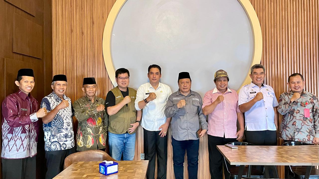FKUB, Kemenag, dan Pemda Bantaeng Ajak Masyarakat Makin Harmonis di Momen Nataru pada Rabu, 24 Desember 2025 di Cafe Budi Jaya (Foto: Humas Kemenag Bantaeng)