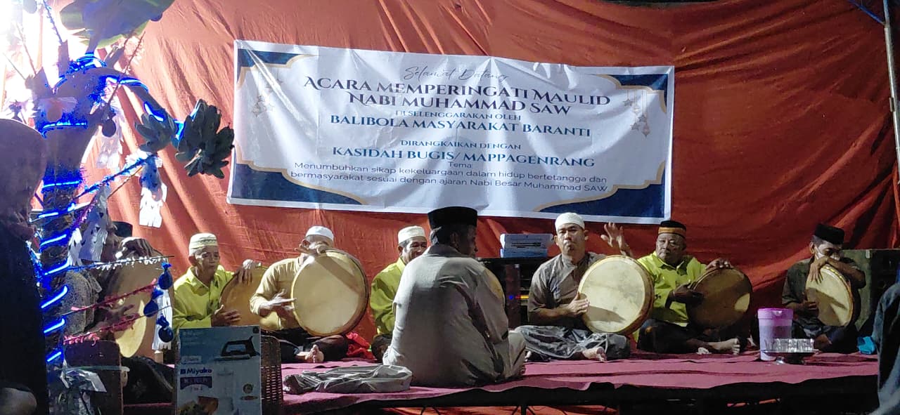 Peran Aktif Guru MTsN 1 Sidrap Meriahkan Maulid Nabi Muhammad SAW dengan Seni Rabbana.