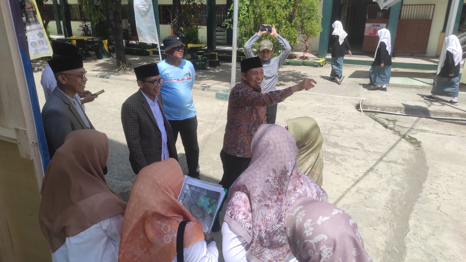 Direktur Pesantren, Dr. Basnang Said Melakukan Peninjauan Lokasi Persiapan Penyelenggaraan MQKI Tahun 2025 di Pesantren As'adiyah Putri Lapongkoda