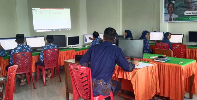 Praktikum Komputer,  Tingkatkan Skill TIK Siswa di MTsN 2 Sidrap