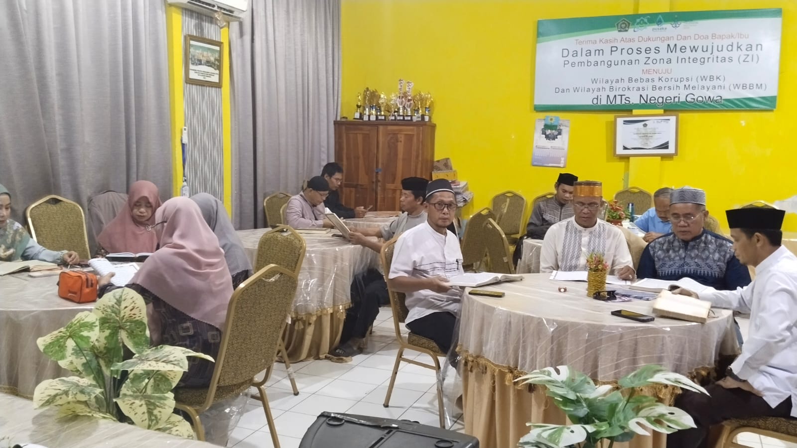 Suasana Khataman di ruang Diklat MTsN Gowa