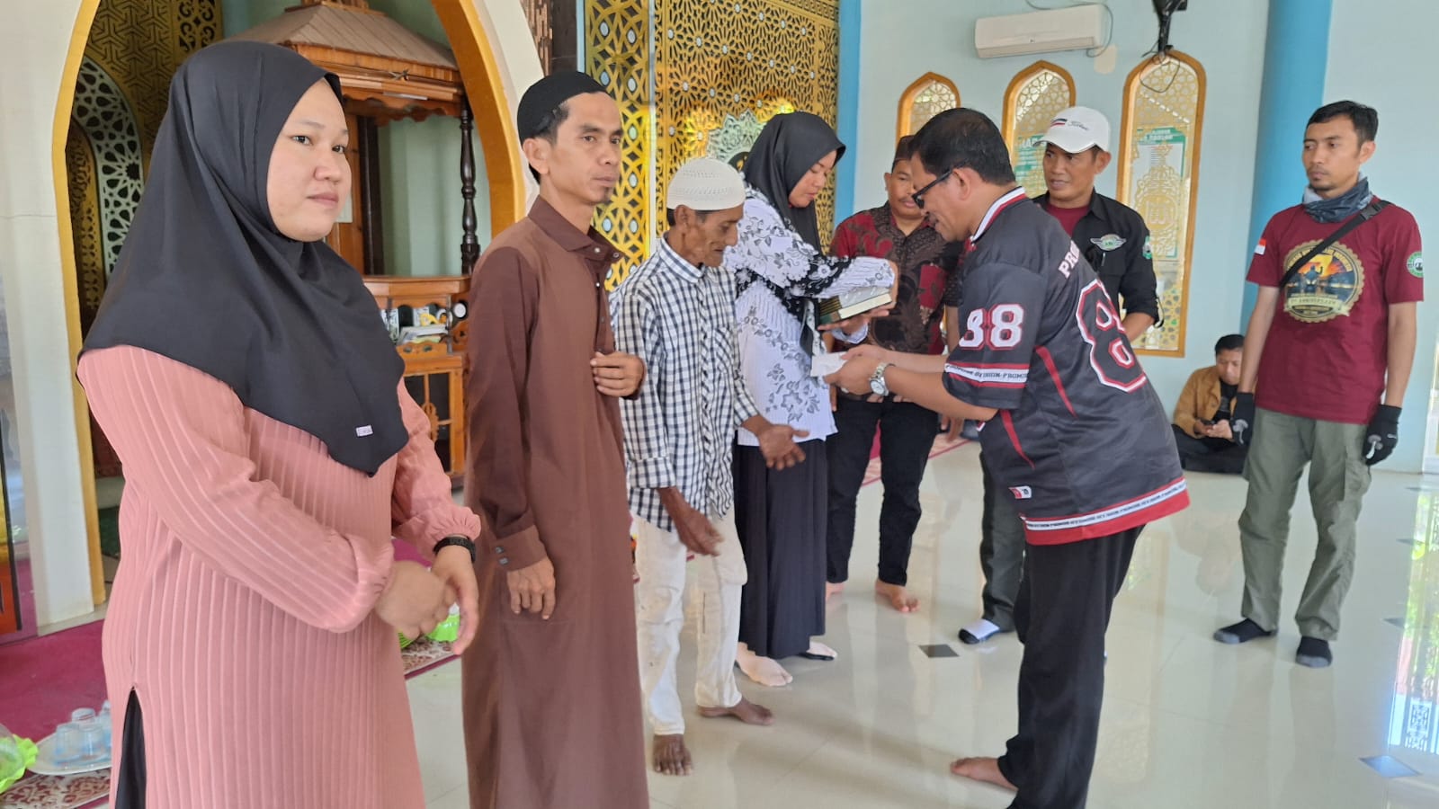 KBCI Gelar Aksi Sosial: Berbagi Al-Qur’an dan Santunan Usai Anniversary ke-7