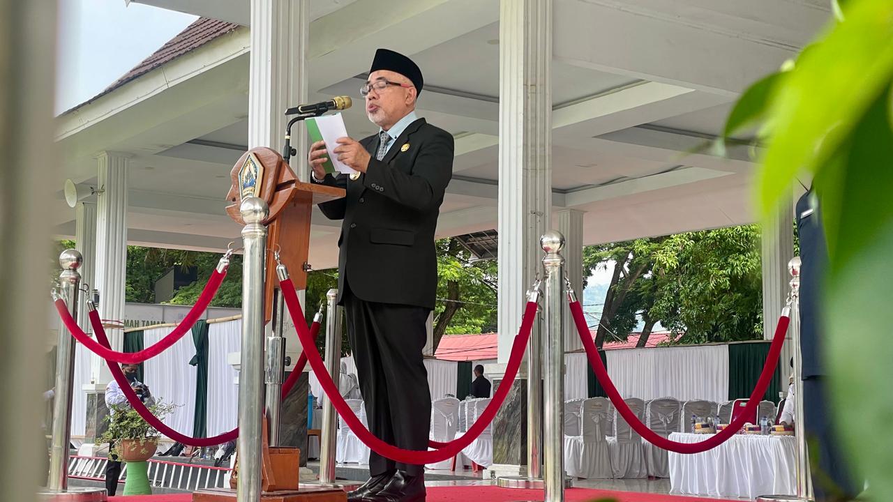 Baca Sambutan Menag di Upacara HAB 80 pada Sabtu, 03 Januari 2026 di Lapangan Pantai Seruni (Foto: Humas Kemenag Bantaeng)