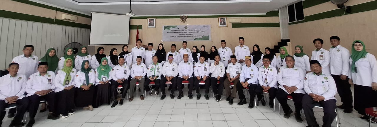 Foto bersama usai penyerahan SK Penugasan kepada 15 ASN PPPK