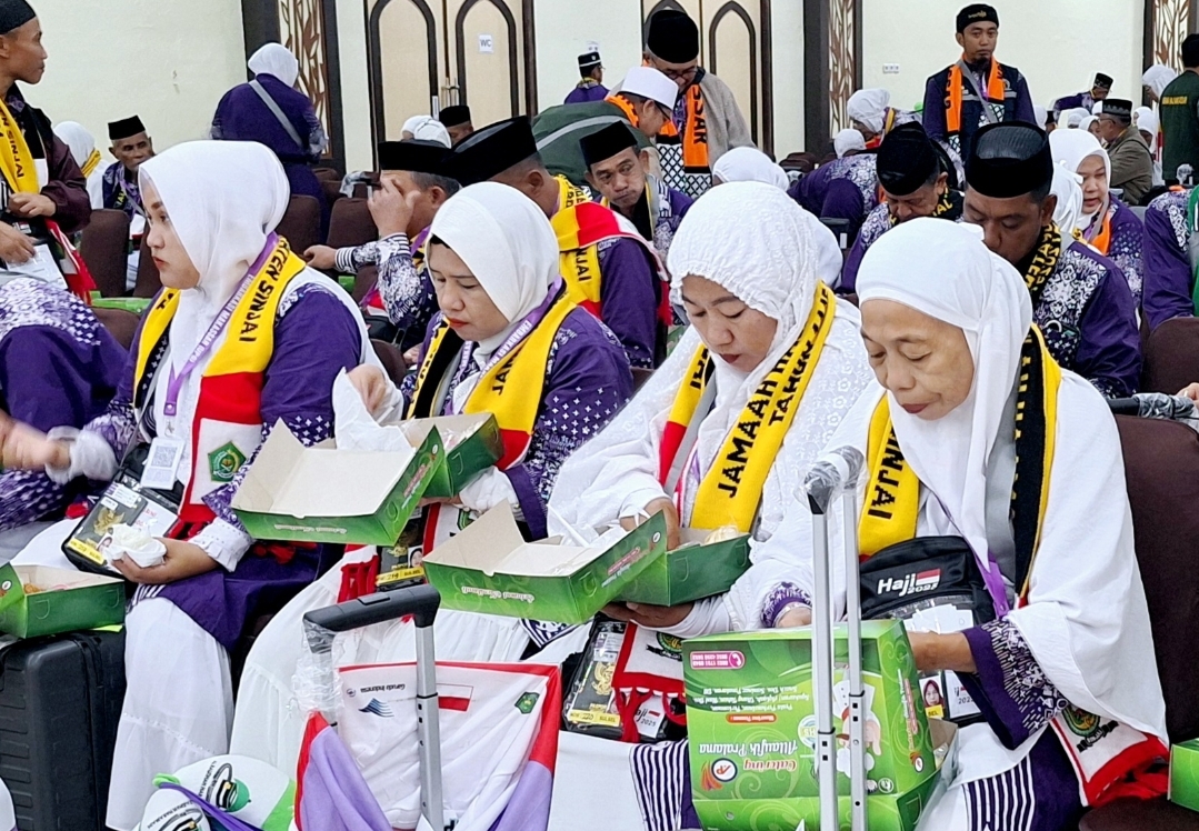 Sarapan "Berat" di Aula Mina, JH Kloter 3 Embarkasi Makassar dilepas Kabag TU
