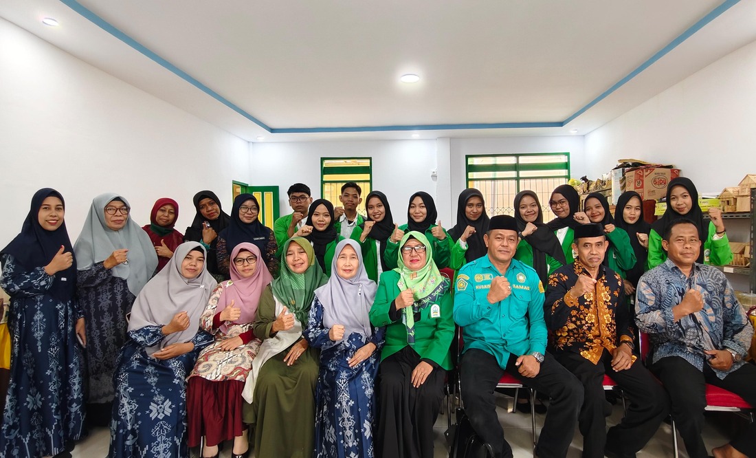 Foto Bersama Para Stakeholder MIN 7 Bone, Dosen Pembimbing dan Mahasiswa PPL IAIN Bone