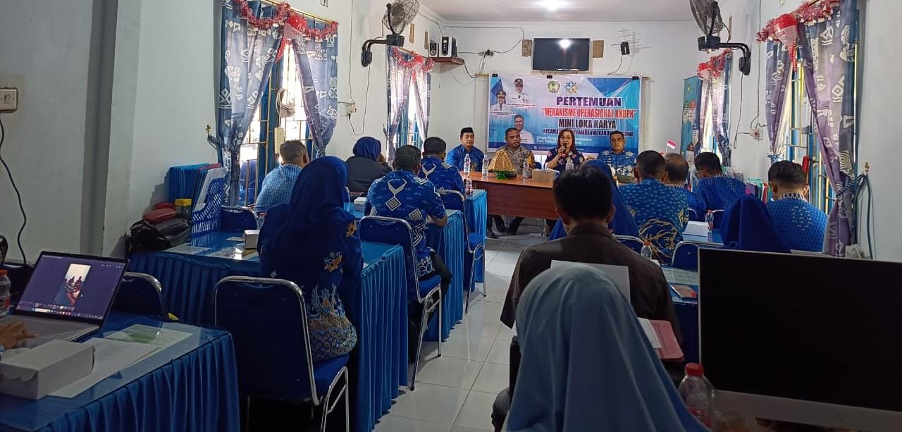 Pertemuan di aula kantor camat