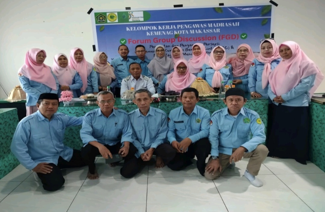 Kakankemenag Kota Makassar bersama dengan pengawas madrasah