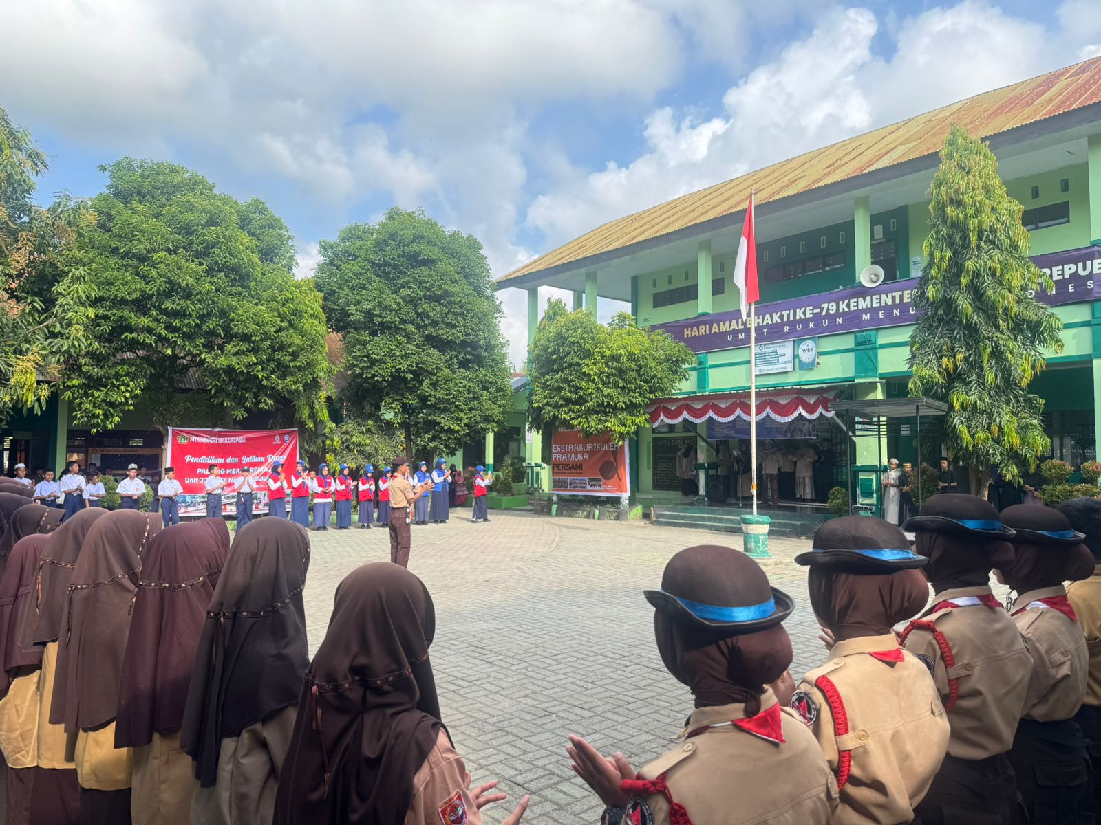 Suasana Pembukaan Persami Pramuka dan PMR MTsN 1 Bulukumba