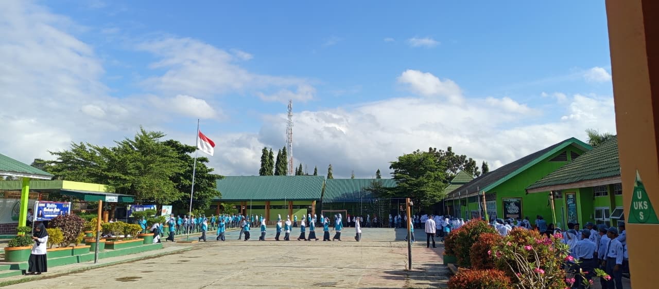 Suasana penggalangan donasi di lapangan utama MAN 4 Bone