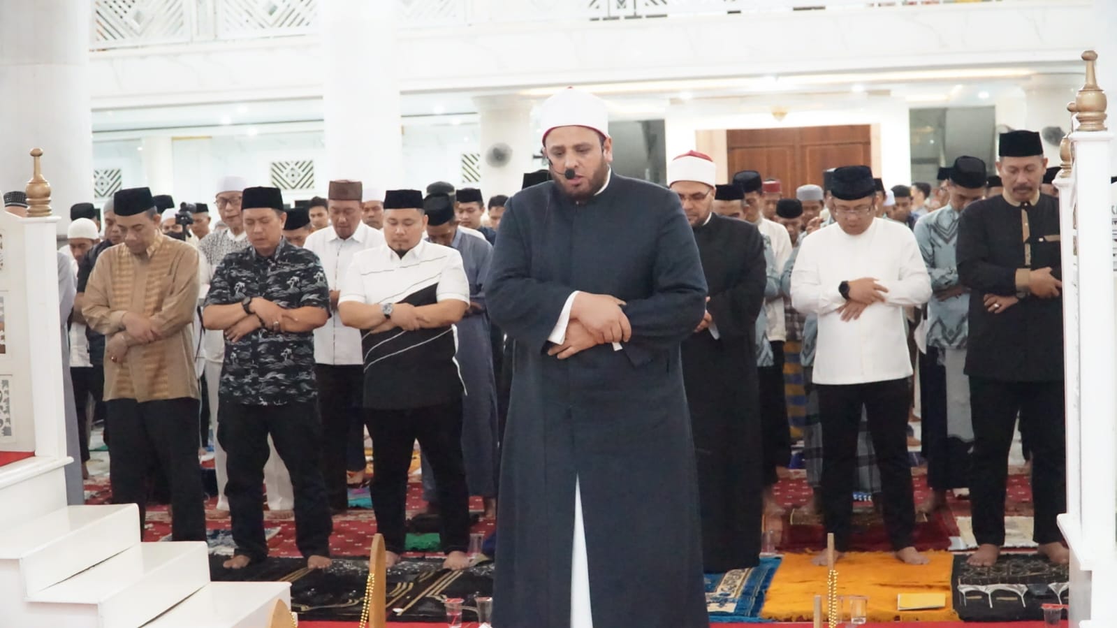 Suasana shalat tarawih berjamaah diimami Ulama Mesir