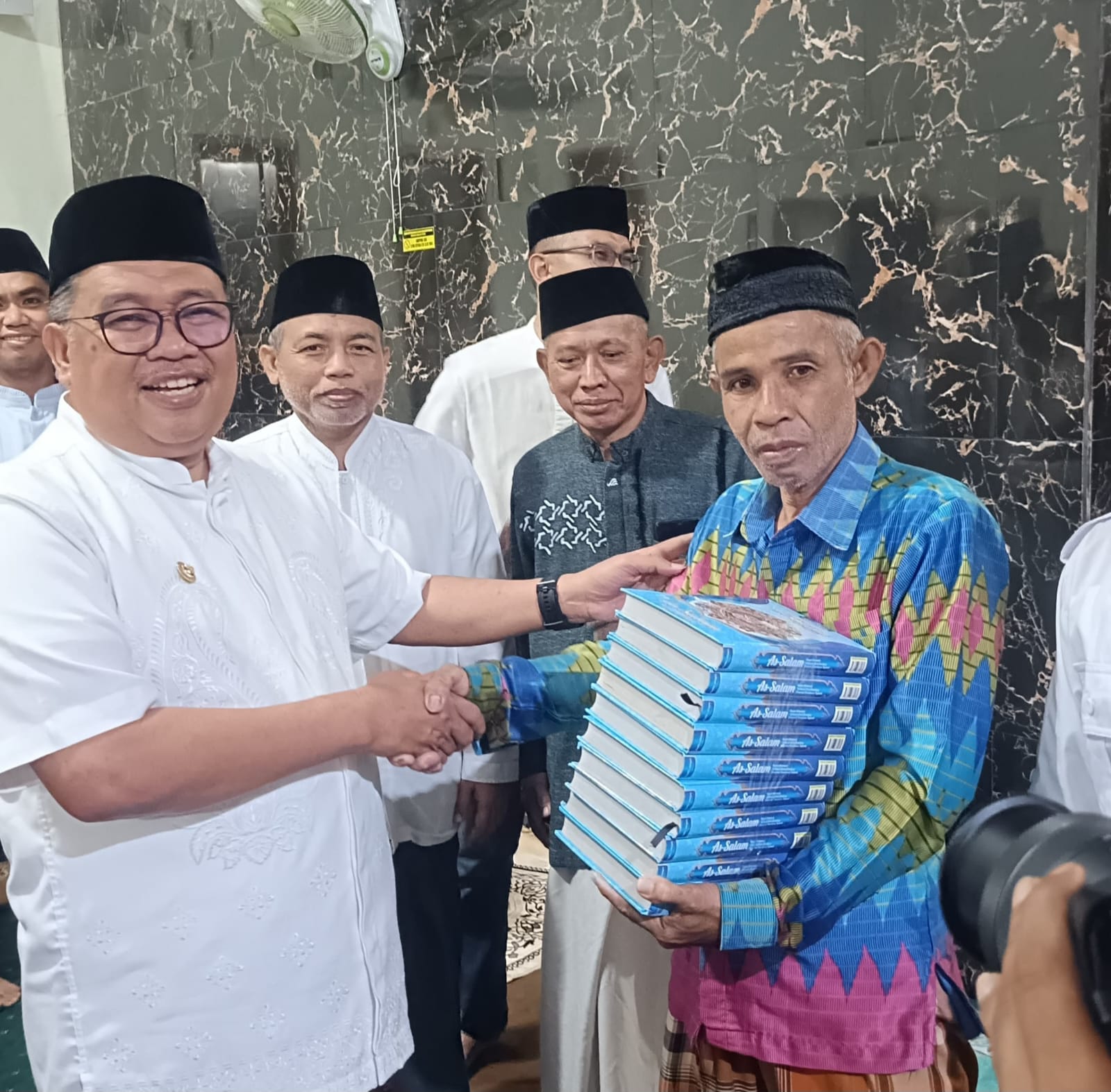 Bupati Takalar bersama kepala kantor kementerian agama kabupaten Takalar saat safari Ramadhan di kecamatan Polongbangkeng Utara