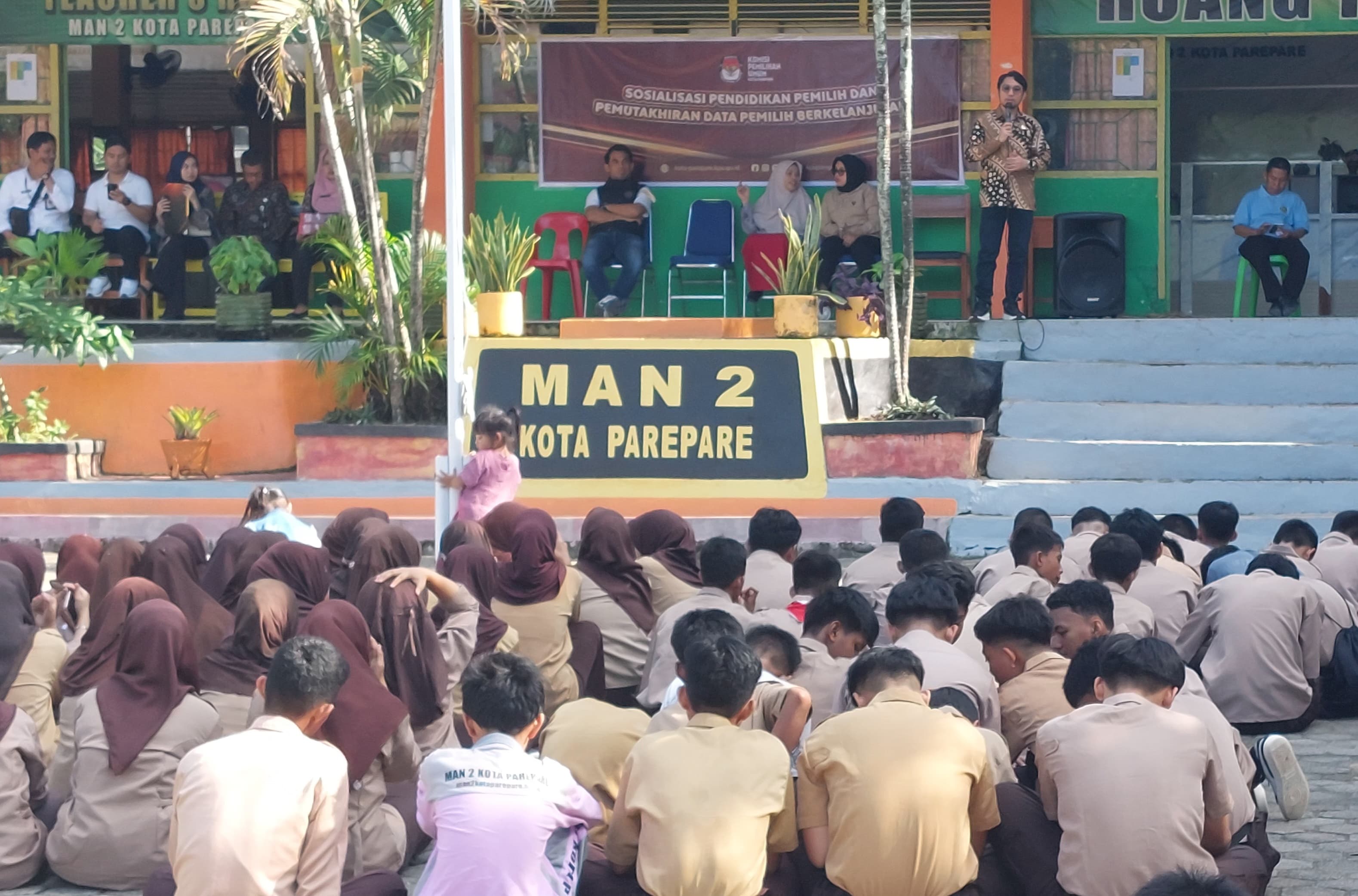 Sosialisasi Pendidikan Pemilih dan Pemutakhiran Data Pemilih Berkelanjutan di MAN 2 Parepare
