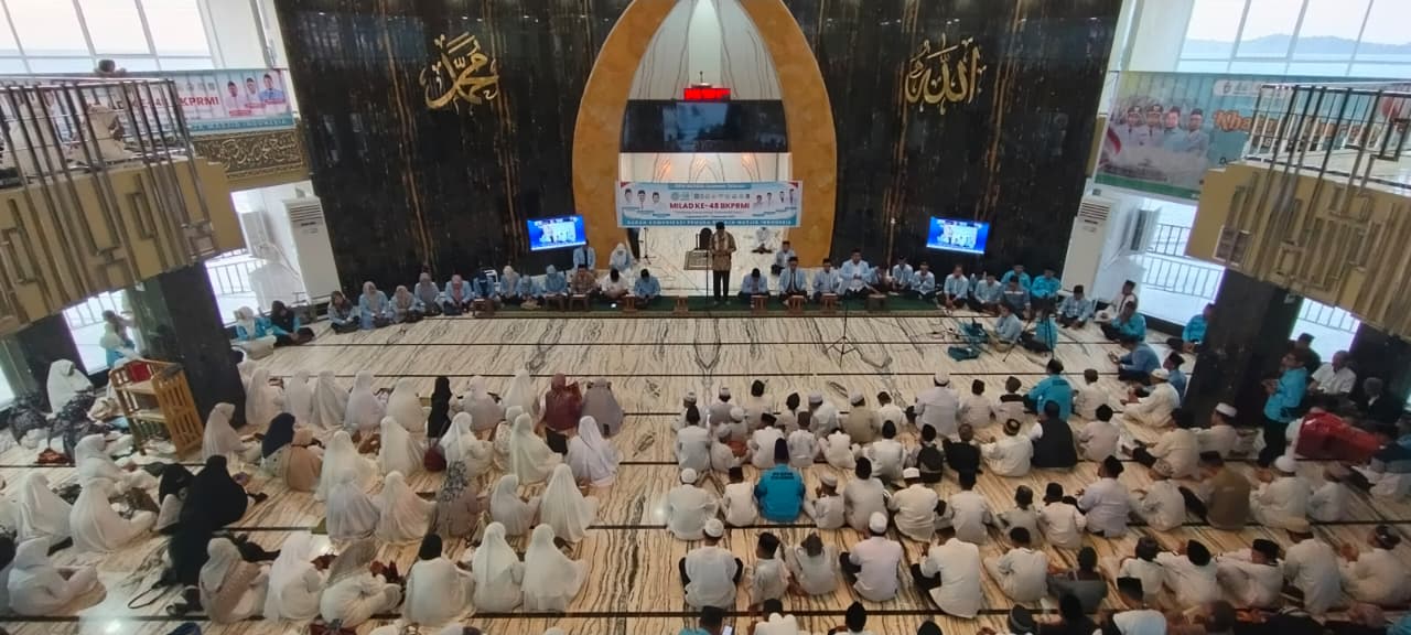 Ribuan Santri Khatamkan Qur'an di Masjid Terapung Parepare