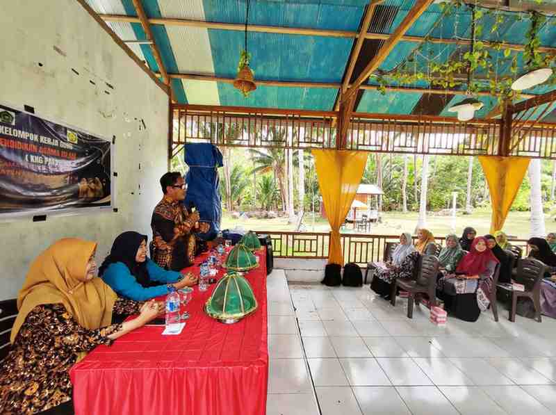 Kasi PAIS Buka KKG PAI di Kampung Moderasi Beragama