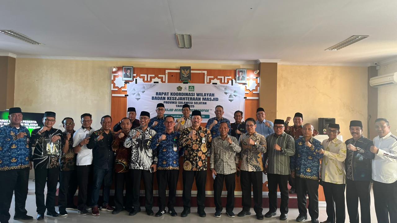 Kakan Kemenag Sulsel bersama seluruh Kakan Kemenag se-Provinsi Sulawesi Selatan dalam Rakorwil BKM di Kemenag Bulukumba