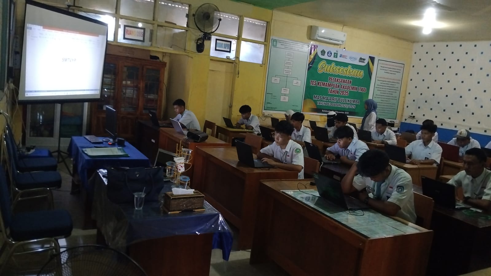 Suasana Tes Kemampuan Akademik (TKA) di MA Ma'arif Bulukumba