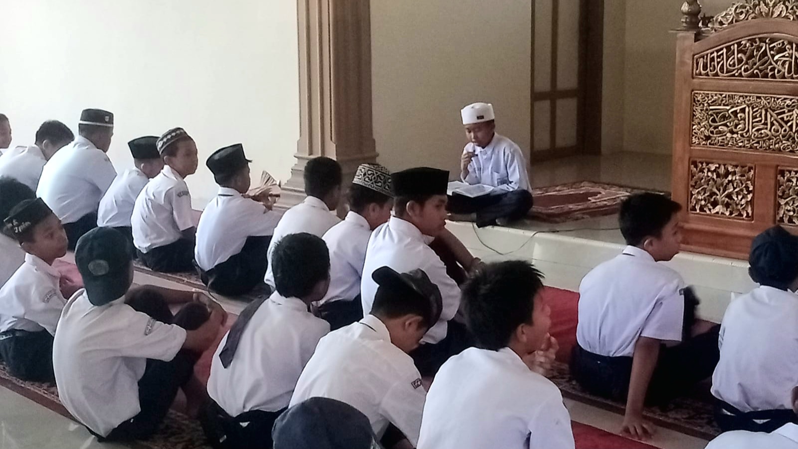 Tingkatkan Karakter Religius Murid, MTsN Bantaeng Budayakan Literasi Al-Qur’an Sebelum Pembelajaran (Foto: Humas MTsN Bantaeng)