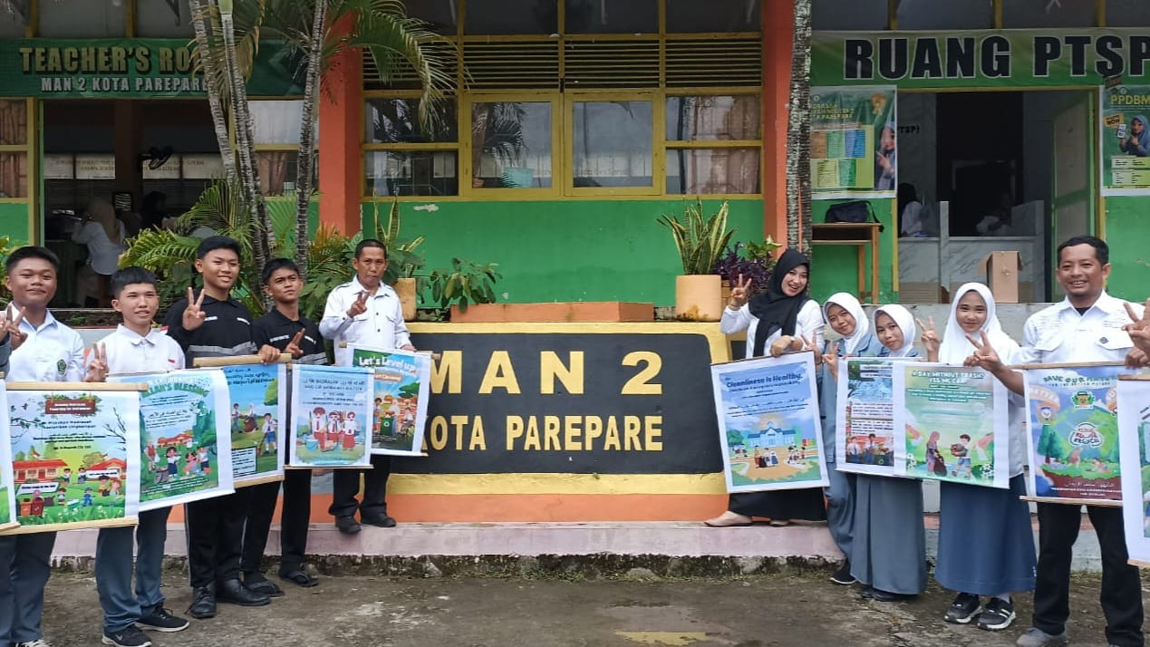 Tim Adiwiyata MAN 2 Kota Parepare Kolaborasi Galakkan Poster Persuasif