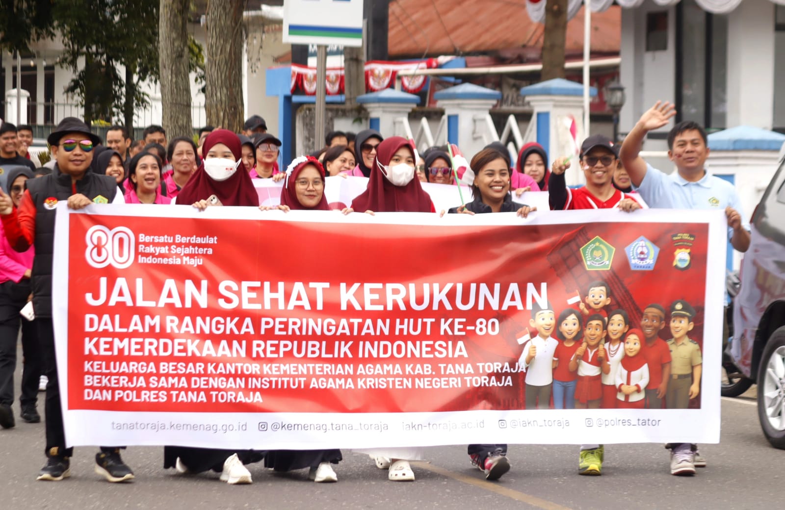 Jalan Sehat Kerukunan di Tana Toraja dalam menghias HUT Ke 80 RI