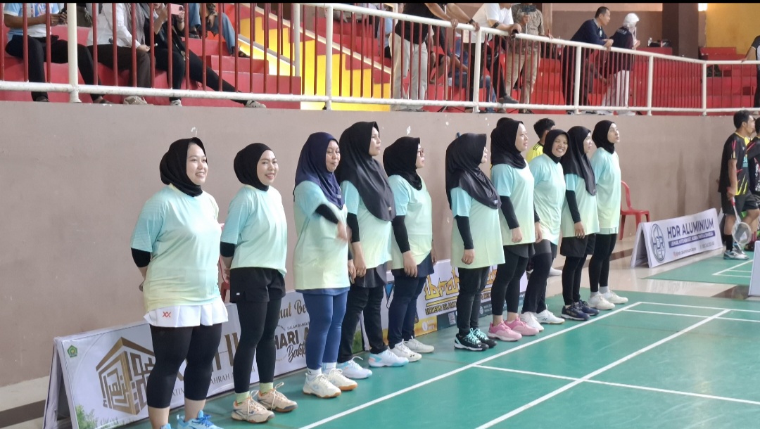 Tim Bulu Tangkis Ganda Putri Kemenag Kota Makassar Pertahankan Juara I dan Kunci Emas di Porseni HAB ke-80