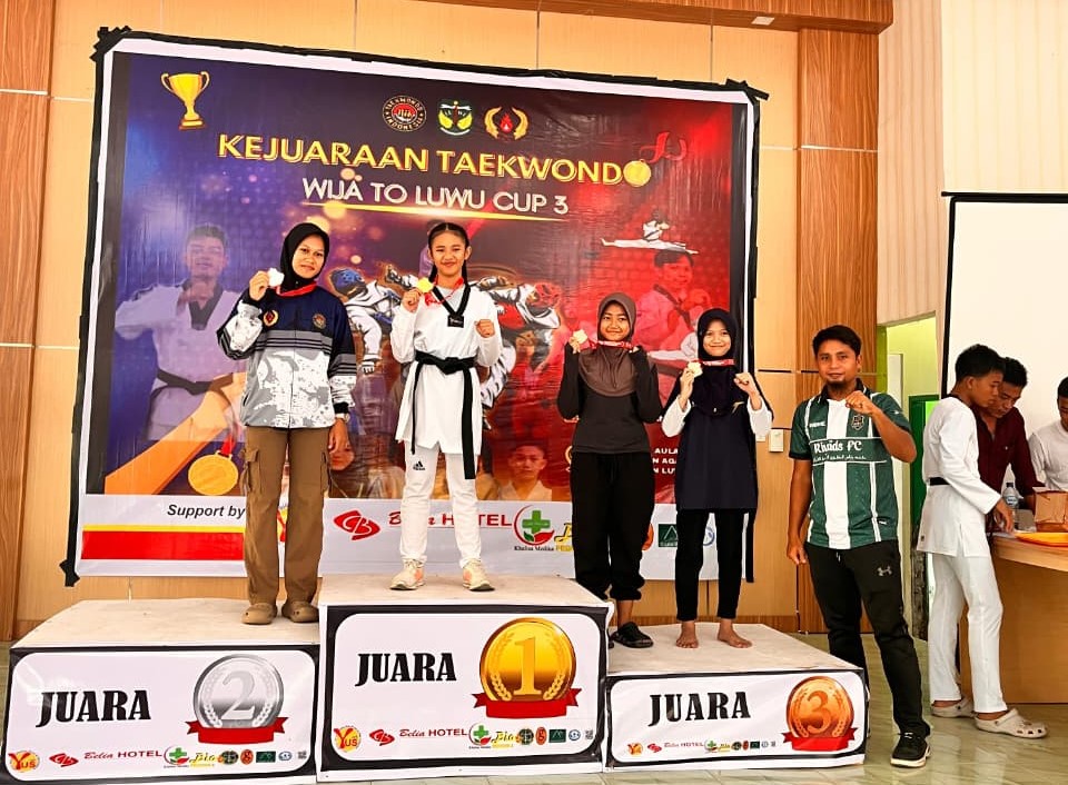 Penerimaan Hadiah didampingi Pelatih