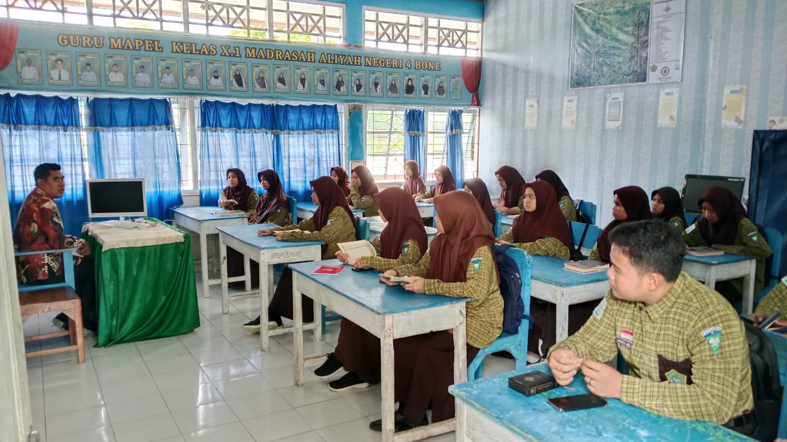 Kepala Madrsah Andi Muhammad Irfan, memberikan wejangan sebelum pelaksanaan tadarus