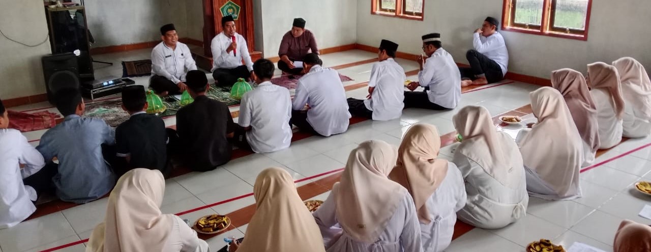 Suasana di Mushollah Nurul Ilmi MAN 4 Bone dalam memperingati 1 Muharram 1447 H