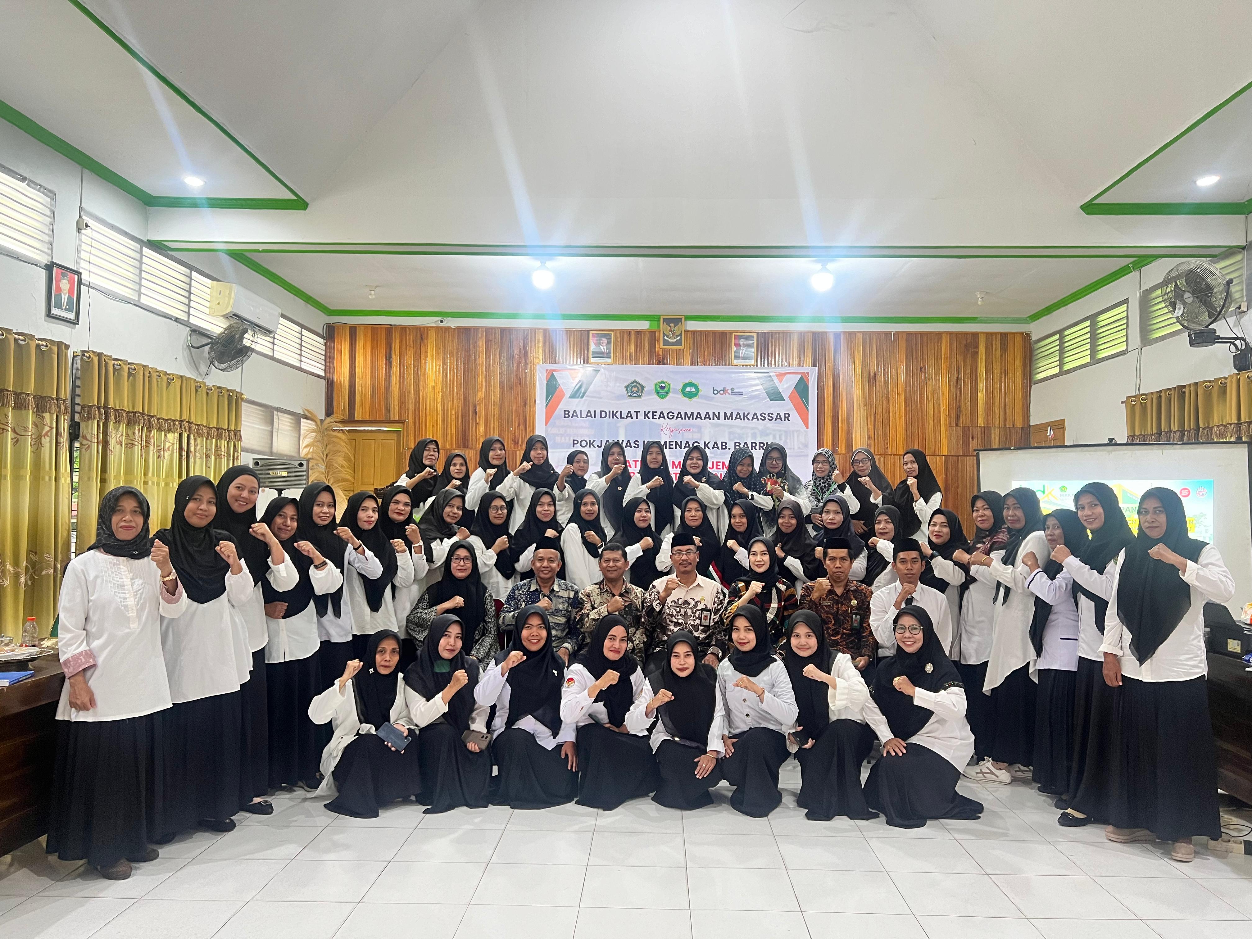 Rabu, 27 Agustus 2025, menjadi hari terakhir bagi 45 peserta pelatihan teknis manajemen perpustakaan yang diikuti oleh unsur pengawas dan guru pendidikan agama Islam dilingkungan Dinas Pendidikan dan Kementerian Agama Kabupaten Barru.