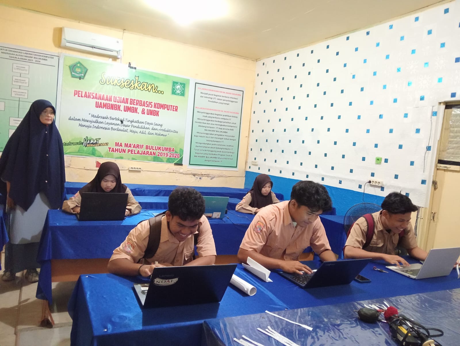 Suasana simulasi OMI 2025 di MA Maarif Bulukumba