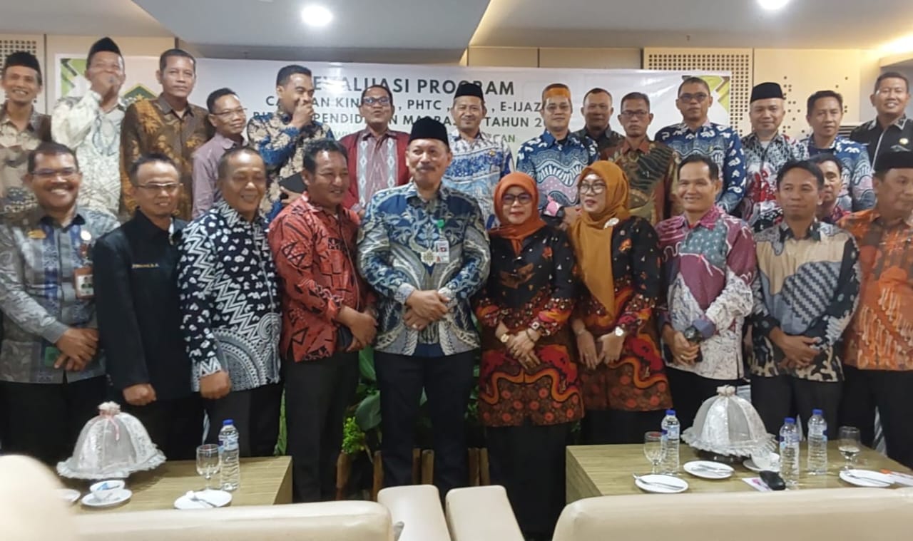 Kepala MTsN 1 Bone Ikuti Evaluasi Kinerja dan Pengelolaan Data Madrasah di Makassar