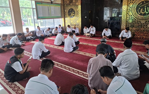 Kegiatan Tadarrus di Mesjid Al Ikhlas Kemenag Sidrap