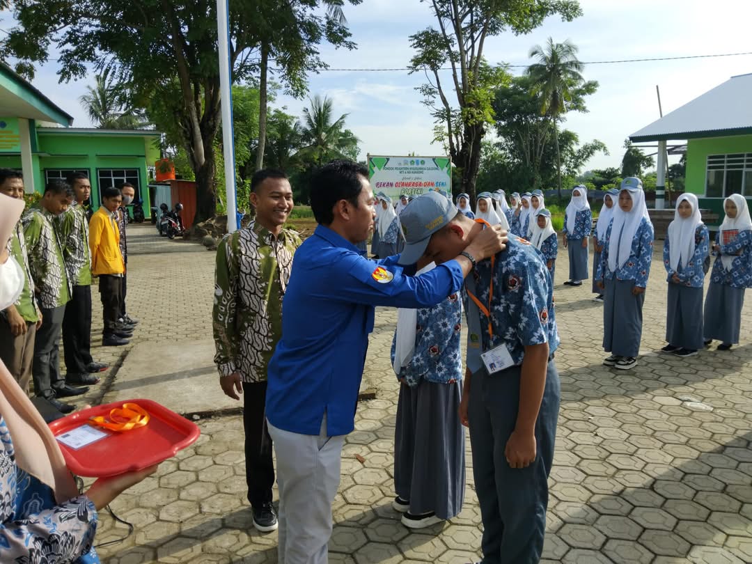 Kepala Seksi Penmad Dr. H. Mohammad Yahya saat apel pembukaan Asesmen Madrasah.