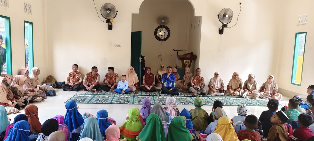 Kepala MIN 7 Bone, Husaing saat memberikan arahan dalam kegiatan penutupan MATSAMA