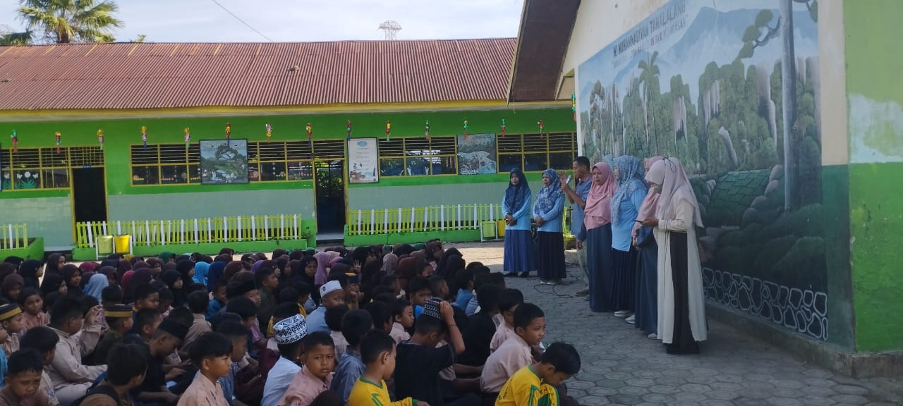 Jumat ibadah di madrasah
