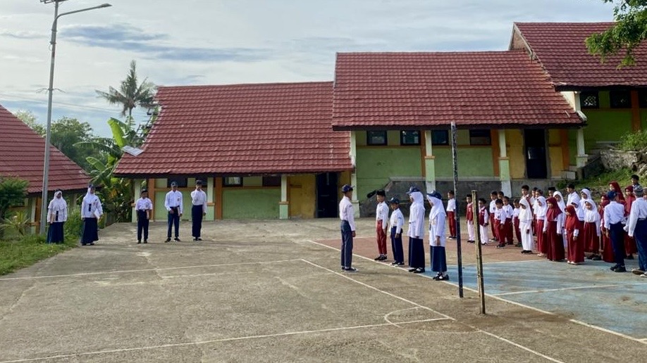 Ponpes Darul Ilmi Al-Islamy Tanamkan Semangat Perjuangan Lewat Upacara Hari Pahlawan pada Senin, 10 November 2025 (Foto: Sri Wahyuni)