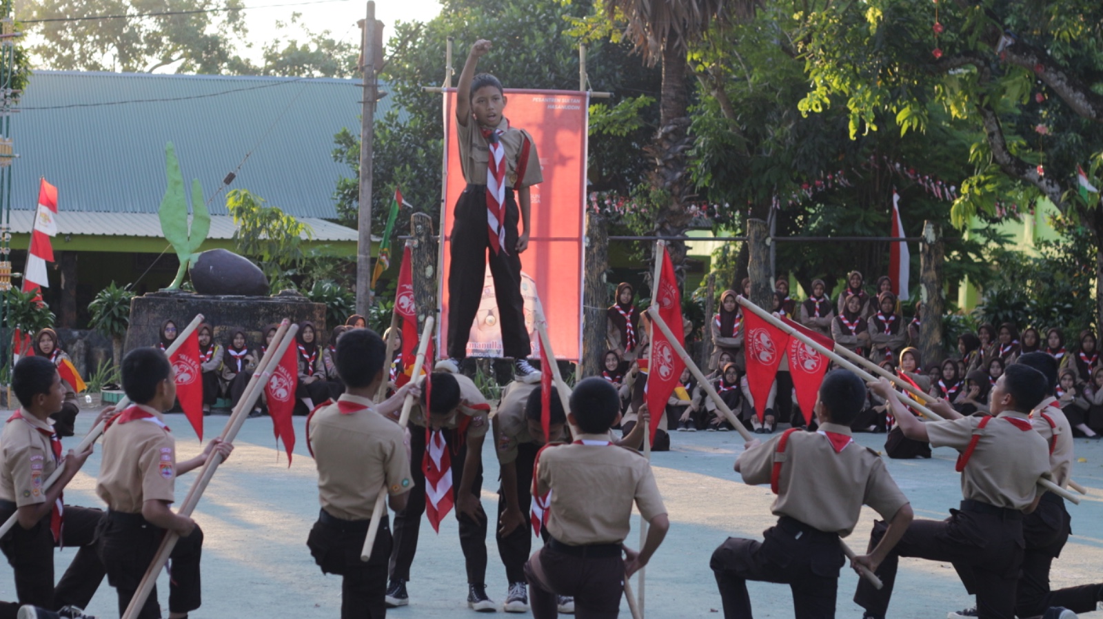 Para siswa saat atraksi